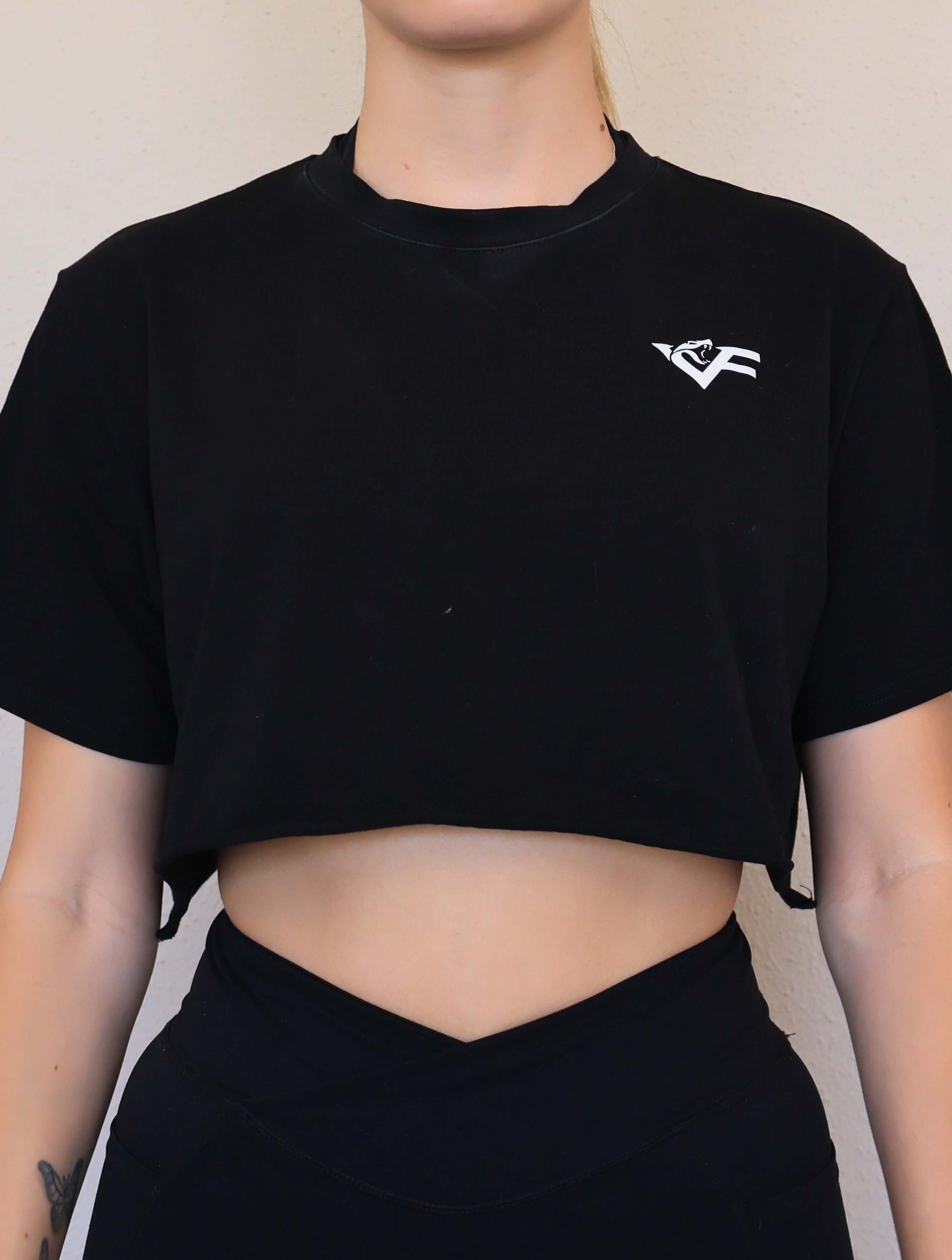 Black Crop Tee - 4